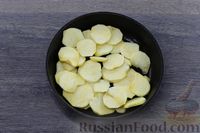 Фото приготовления рецепта: Картофель, запечённый с репой и сливками - шаг №5