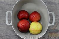 Фото приготовления рецепта: Яблоки, запечённые с клюквой, орехами и корицей - шаг №2