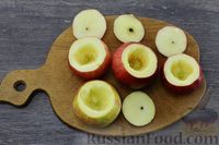 Фото приготовления рецепта: Яблоки, запечённые с клюквой, орехами и корицей - шаг №5