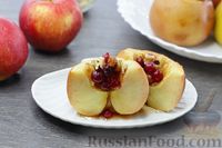 Фото приготовления рецепта: Яблоки, запечённые с клюквой, орехами и корицей - шаг №11