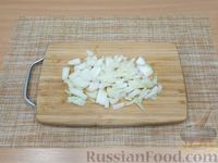 Фото приготовления рецепта: Салат с шампиньонами, сыром, кукурузой и сухариками - шаг №3