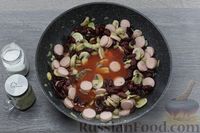 Фото приготовления рецепта: Фасоль с грибами и сосисками - шаг №9