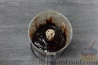 Фото приготовления рецепта: Брауни с бананами и шоколадной глазурью (без сахара и муки) - шаг №6