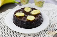 Фото приготовления рецепта: Брауни с бананами и шоколадной глазурью (без сахара и муки) - шаг №12