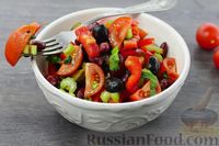 Фото к рецепту: Салат с фасолью, перцем, помидорами, сельдереем и маринованными огурцами