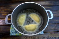 Фото приготовления рецепта: Жареные пирожки с пряной картофельно-куриной начинкой - шаг №24