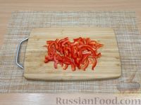 Фото приготовления рецепта: Салат с макаронами, ветчиной, овощами и сыром - шаг №4