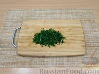 Фото приготовления рецепта: Салат с макаронами, ветчиной, овощами и сыром - шаг №8