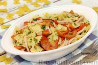 Фото приготовления рецепта: Салат с макаронами, ветчиной, овощами и сыром - шаг №13