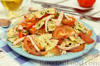 Фото приготовления рецепта: Салат с макаронами, ветчиной, овощами и сыром - шаг №14