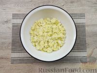 Фото приготовления рецепта: Картофельные котлеты с рисом и зеленью - шаг №11