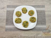 Фото приготовления рецепта: Картофельные котлеты с рисом и зеленью - шаг №16