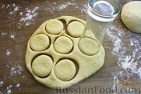 Фото приготовления рецепта: Пончики с вареньем - шаг №11