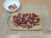 Фото приготовления рецепта: Куриные сердечки, тушенные в томатном соусе - шаг №2