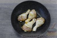 Фото приготовления рецепта: Куриные голени, жаренные в чесночной карамели - шаг №4