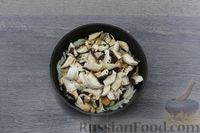 Фото приготовления рецепта: Запеканка из гречки с грибами и колбасой - шаг №4