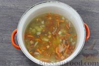 Фото приготовления рецепта: Овощной суп с перловкой и консервированными грибами - шаг №9