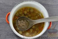 Фото приготовления рецепта: Овощной суп с перловкой и консервированными грибами - шаг №11