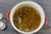Фото приготовления рецепта: Овощной суп с перловкой и консервированными грибами - шаг №12