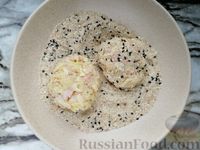 Фото приготовления рецепта: Котлеты из макарон с ветчиной и сыром - шаг №9