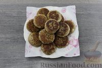 Фото приготовления рецепта: Картофельные котлеты с грецкими орехами и семенами льна - шаг №23