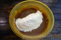 Фото приготовления рецепта: Шоколадные дрожжевые булочки на молоке - шаг №9