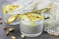 Фото к рецепту: Йогуртовый десерт со сливками, орехами и мёдом