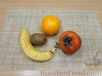 Фото приготовления рецепта: Смузи из хурмы, киви, банана и апельсина - шаг №1