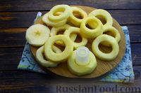 Фото приготовления рецепта: Пончики из слоёного дрожжевого теста с яблоками (в духовке) - шаг №3