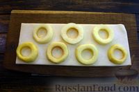 Фото приготовления рецепта: Пончики из слоёного дрожжевого теста с яблоками (в духовке) - шаг №4