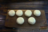 Фото приготовления рецепта: Пончики из слоёного дрожжевого теста с яблоками (в духовке) - шаг №8