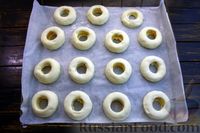 Фото приготовления рецепта: Пончики из слоёного дрожжевого теста с яблоками (в духовке) - шаг №10