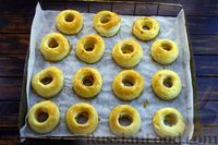 Фото приготовления рецепта: Пончики из слоёного дрожжевого теста с яблоками (в духовке) - шаг №12