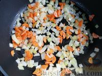 Фото приготовления рецепта: Чечевица с грибами и сливками - шаг №4