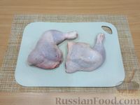 Фото приготовления рецепта: Куриные окорочка, запечённые с чесноком (в фольге) - шаг №2