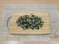 Фото приготовления рецепта: Картошка, тушенная с маринованными огурцами в томатном соусе - шаг №6