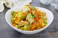 Фото приготовления рецепта: Салат с жареной курицей, картофелем, морковью по-корейски и оливками - шаг №11