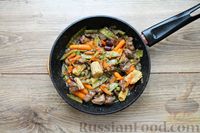 Фото приготовления рецепта: Рагу с замороженными овощами и куриной печенью - шаг №6