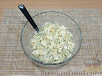 Фото приготовления рецепта: Яичный салат с сельдереем и зелёным луком - шаг №9