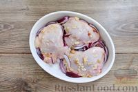 Фото приготовления рецепта: Куриные бёдрышки, запечённые с хурмой и имбирём - шаг №5
