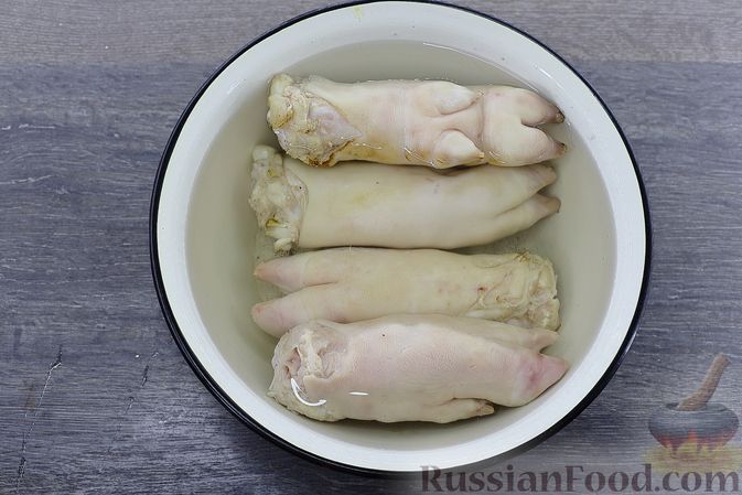 Свиные ножки, запеченные в духовке