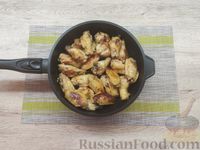 Фото приготовления рецепта: Куриные крылышки в карамельно-соевом соусе - шаг №9