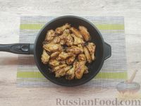 Фото приготовления рецепта: Куриные крылышки в карамельно-соевом соусе - шаг №13