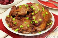 Фото к рецепту: Куриные бёдрышки, тушенные с вишней и коньяком