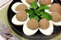 Фото приготовления рецепта: Яйца, фаршированные куриной печенью - шаг №12