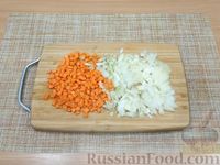 Фото приготовления рецепта: Тушёная картошка с фасолью и маринованными огурцами - шаг №2