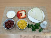 Фото приготовления рецепта: Салат из капусты с перцем, консервированной фасолью и кукурузой - шаг №1