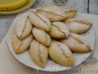 Фото приготовления рецепта: Пирожки с творогом и бананом (в духовке) - шаг №16