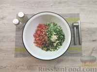 Фото приготовления рецепта: Киш с брокколи, помидором и зелёным луком - шаг №9