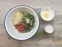 Фото приготовления рецепта: Киш с брокколи, помидором и зелёным луком - шаг №11